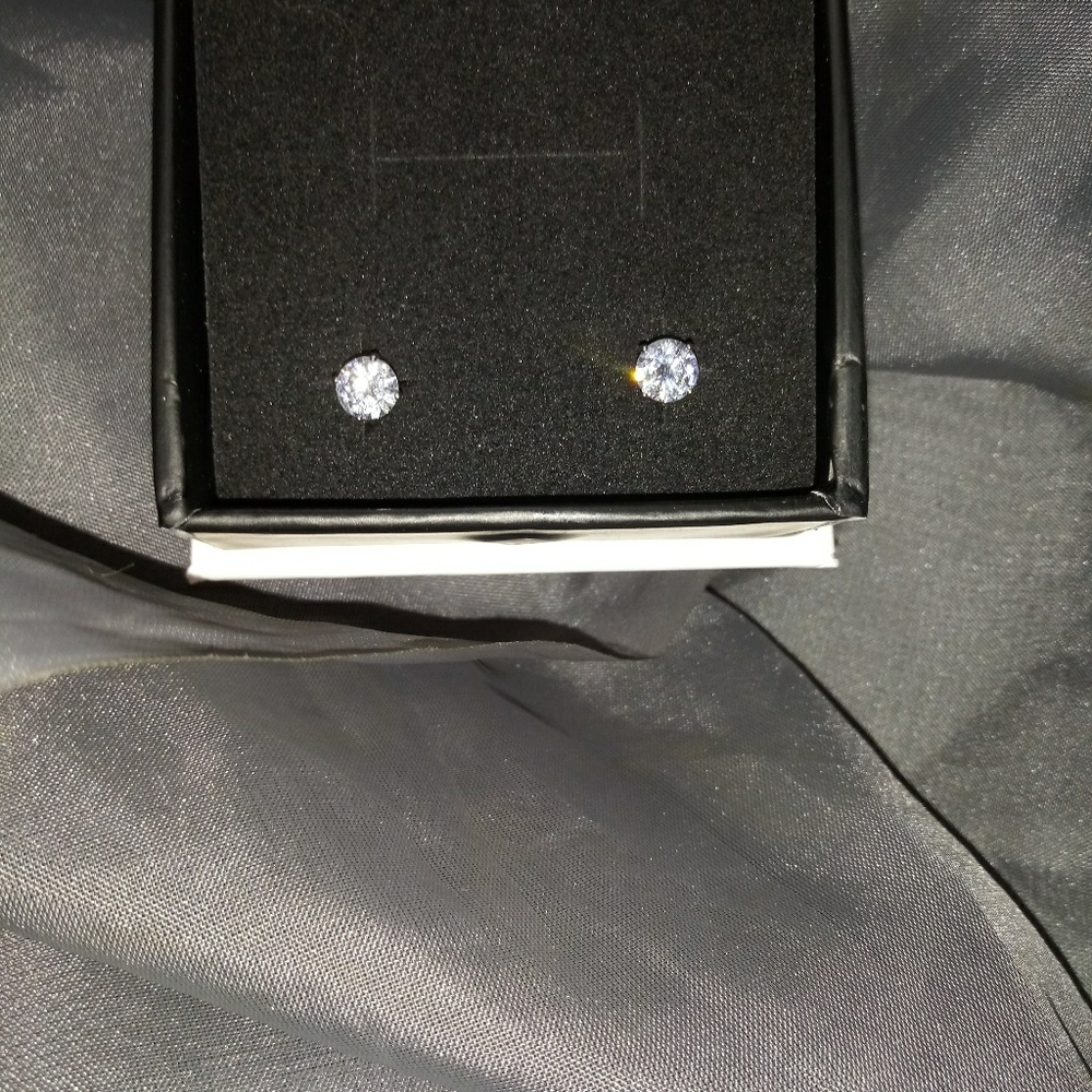 Cate&chloe stud earrings